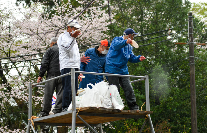 餅投げ神事 野上八幡宮