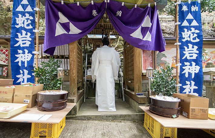 蛇岩神社での例祭