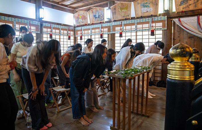 JBCN International Schoolの皆さまが清掃・御祈祷体験に来られました